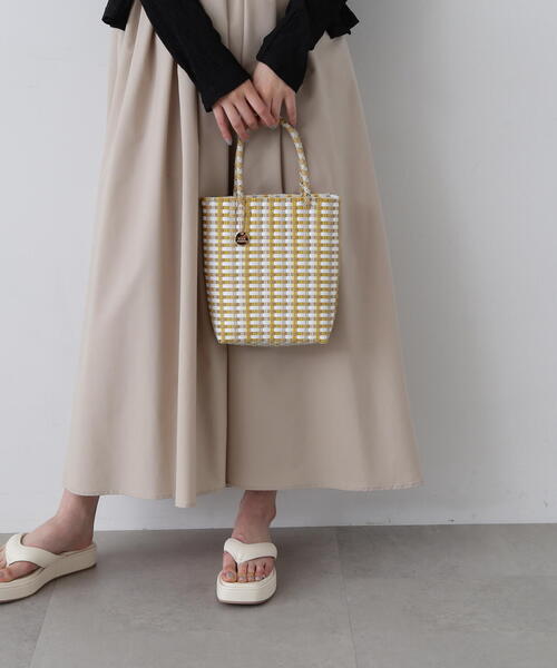 N.(N. Natural Beauty Basic)(エヌエヌナチュラルビューティーベーシック)の「プラカゴバッグ(トートバッグ・レディース・ブラック/イエロー・フリ-)」の14枚目の写真