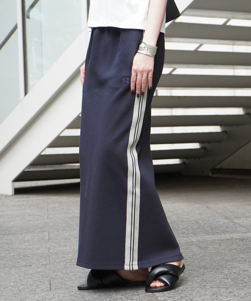 Russell Athletic(ラッセルアスレティック)の「【RUSSELL ATHLETIC】別注ジャージーラインスカート(スカート・レディース・ブラック/ネイビー・38/36)」の6枚目の写真