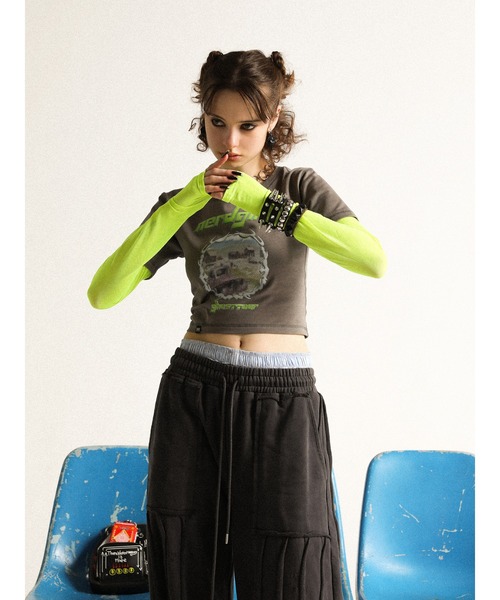 PAMEO POSE(パメオポーズ)の「【ZOZO限定カラー】Nerd Girl Tour Mirror Tee(Tシャツ/カットソー・レディース・ブラック/チャコールグレー/ブルー/ホワイト/ピンク・SMALL/LARGE)」の7枚目の写真