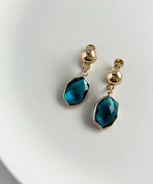 tone(トーン)の「【As】【アレルギー対応】NO.153 変形ガラスチャーム カラフル イヤリング(ニッケルフリー)(MA)(イヤリング・レディース・クリア/ブルー/イエロー/グリーン/パープル/ブルー系2/ピンク・FREE)」の3枚目の写真