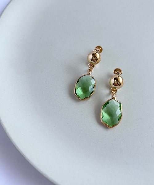 tone(トーン)の「【As】【アレルギー対応】NO.153 変形ガラスチャーム カラフル イヤリング(ニッケルフリー)(MA)(イヤリング・レディース・クリア/ブルー/イエロー/グリーン/パープル/ブルー系2/ピンク・FREE)」の1枚目の写真