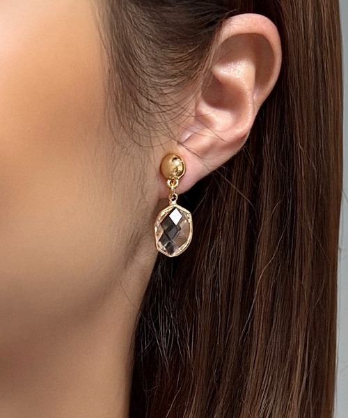 tone(トーン)の「【As】【アレルギー対応】NO.153 変形ガラスチャーム カラフル イヤリング(ニッケルフリー)(MA)(イヤリング・レディース・クリア/ブルー/イエロー/グリーン/パープル/ブルー系2/ピンク・FREE)」の7枚目の写真