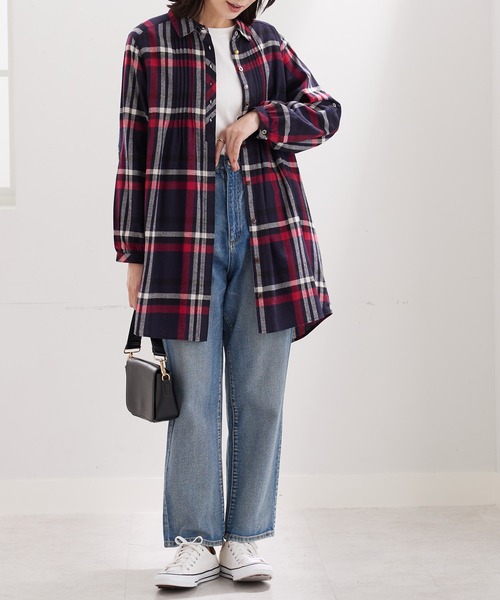 BELLUNA PLUS(ベルーナ)の「多ボタン使いチェック柄シャツチュニック(チュニック・レディース・ネイビー系/ブラウン系/ブラック系/ネイビー系2/ネイビー系3・X-LARGE/LARGE/MEDIUM)」の22枚目の写真