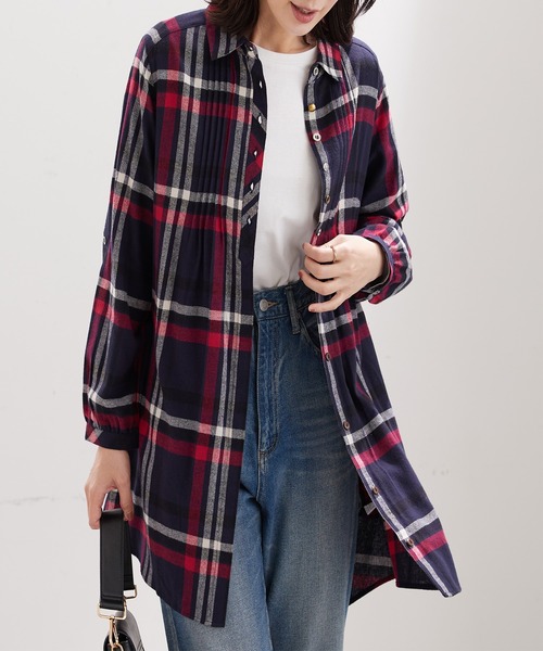 BELLUNA PLUS(ベルーナ)の「多ボタン使いチェック柄シャツチュニック(チュニック・レディース・ネイビー系/ブラウン系/ブラック系/ネイビー系2/ネイビー系3・X-LARGE/LARGE/MEDIUM)」の20枚目の写真