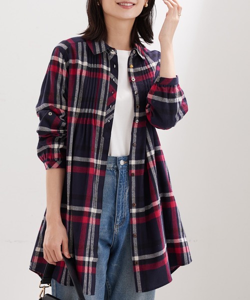 BELLUNA PLUS(ベルーナ)の「多ボタン使いチェック柄シャツチュニック(チュニック・レディース・ネイビー系/ブラウン系/ブラック系/ネイビー系2/ネイビー系3・X-LARGE/LARGE/MEDIUM)」の21枚目の写真