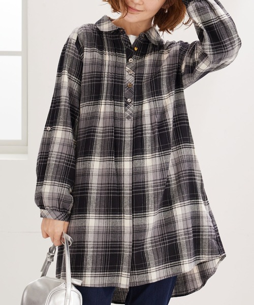 BELLUNA PLUS(ベルーナ)の「多ボタン使いチェック柄シャツチュニック(チュニック・レディース・ネイビー系/ブラウン系/ブラック系/ネイビー系2/ネイビー系3・X-LARGE/LARGE/MEDIUM)」の15枚目の写真