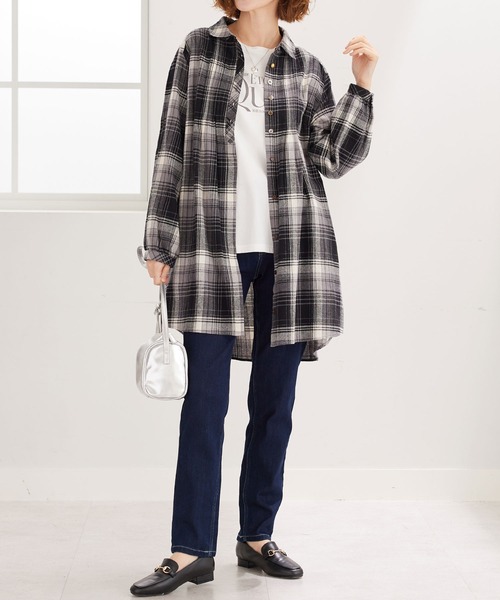 BELLUNA PLUS(ベルーナ)の「多ボタン使いチェック柄シャツチュニック(チュニック・レディース・ネイビー系/ブラウン系/ブラック系/ネイビー系2/ネイビー系3・X-LARGE/LARGE/MEDIUM)」の16枚目の写真