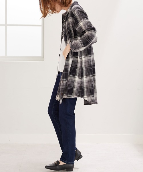 BELLUNA PLUS(ベルーナ)の「多ボタン使いチェック柄シャツチュニック(チュニック・レディース・ネイビー系/ブラウン系/ブラック系/ネイビー系2/ネイビー系3・X-LARGE/LARGE/MEDIUM)」の18枚目の写真