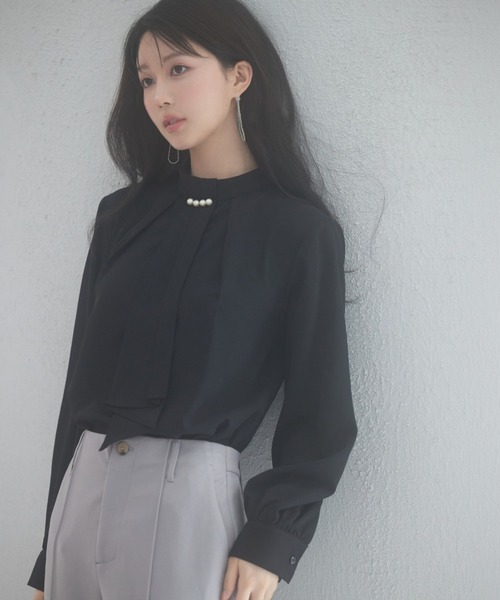 SAISON DE PAPILLON(セゾンドパピヨン)の「【お気に入り1.9万突破!】レディース スタンドカラー長袖ブラウス オフィスきれいめ エレガント 高見え入学式卒業式(シャツ/ブラウス・レディース・アイボリー/ブラック/ベージュ・S/M/L)」の2枚目の写真