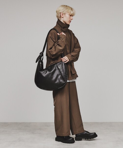 tk.TAKEO KIKUCHI（ティーケータケオキクチ）の「パテッドラウンドショルダーBAG（ショルダーバッグ・メンズ・オリーブ系5/ホワイト系3/ブラック/ブラック系・00）」の8枚目の写真