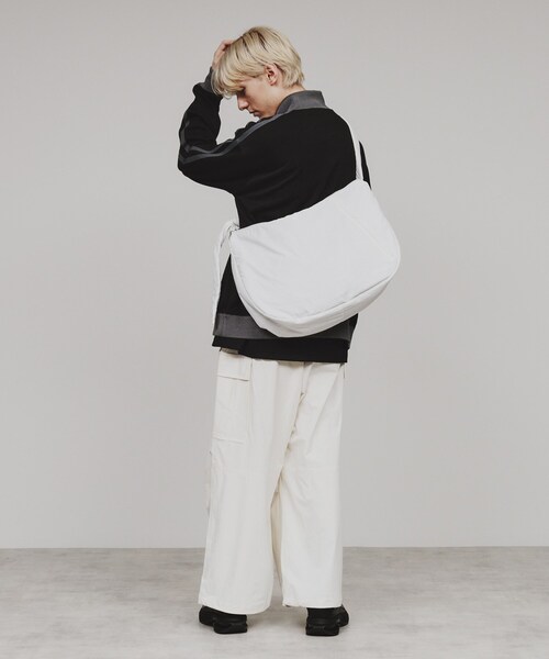 tk.TAKEO KIKUCHI（ティーケータケオキクチ）の「パテッドラウンドショルダーBAG（ショルダーバッグ・メンズ・オリーブ系5/ホワイト系3/ブラック/ブラック系・00）」の10枚目の写真