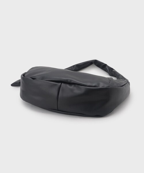 tk.TAKEO KIKUCHI（ティーケータケオキクチ）の「パテッドラウンドショルダーBAG（ショルダーバッグ・メンズ・オリーブ系5/ホワイト系3/ブラック/ブラック系・00）」の19枚目の写真