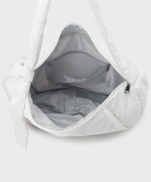 tk.TAKEO KIKUCHI（ティーケータケオキクチ）の「パテッドラウンドショルダーBAG（ショルダーバッグ・メンズ・オリーブ系5/ホワイト系3/ブラック/ブラック系・00）」の21枚目の写真