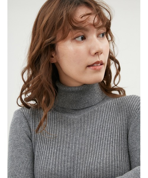 Mila Owen（ミラオーウェン）の「タートルネックロングリブニット