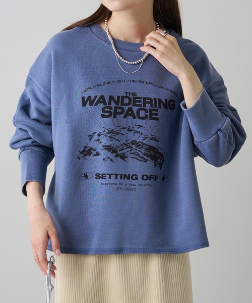 PUAL CE CIN（ピュアルセシン）の「ヴィンテージライクスペースプリント裏起毛スウェット（スウェット・レディース・チャコールグレー/ブルー・FREE）」の3枚目の写真