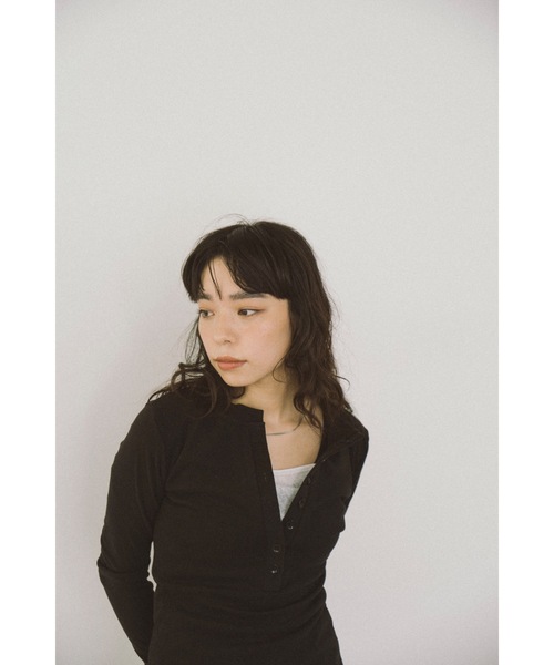 DRWCYS(ドロシーズ)の「ヘンリーネックプルオーバー(Tシャツ/カットソー・レディース・ホワイト/ブラック・FREE)」の9枚目の写真