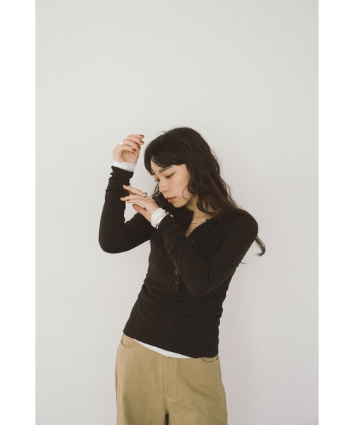 DRWCYS(ドロシーズ)の「ヘンリーネックプルオーバー(Tシャツ/カットソー・レディース・ホワイト/ブラック・FREE)」の8枚目の写真