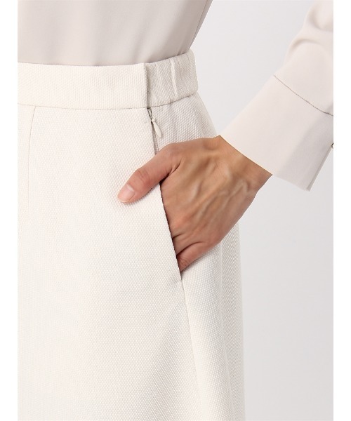 SUIT SQUARE（スーツスクエア）の「【セレモニー】フレアスカート ハンドウォッシュ TRドビー ストレッチ 織柄 セットアップ（スーツスカート・レディース・ベージュ・36(7号)/38(9号)/40(11号)）」の4枚目の写真