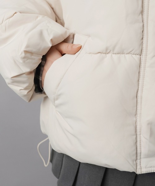 SPINNS（スピンズ）の「軽いのに最強あったか★究極シンプル中綿ジャケット（ダウンジャケット/コート・レディース・ブラック/アイボリー・ONESIZE）」の18枚目の写真