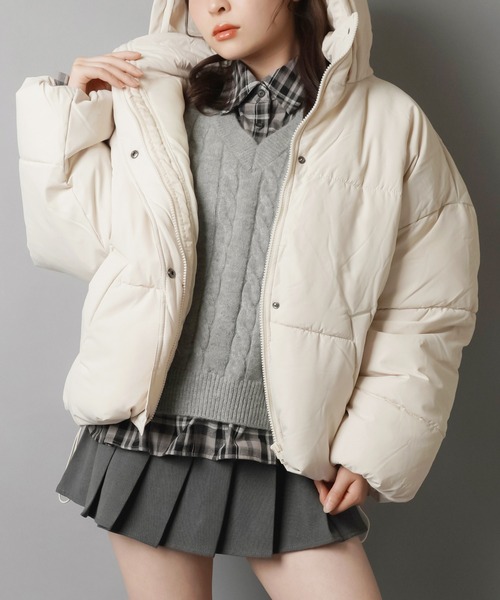 SPINNS（スピンズ）の「軽いのに最強あったか★究極シンプル中綿ジャケット（ダウンジャケット/コート・レディース・ブラック/アイボリー・ONESIZE）」の6枚目の写真