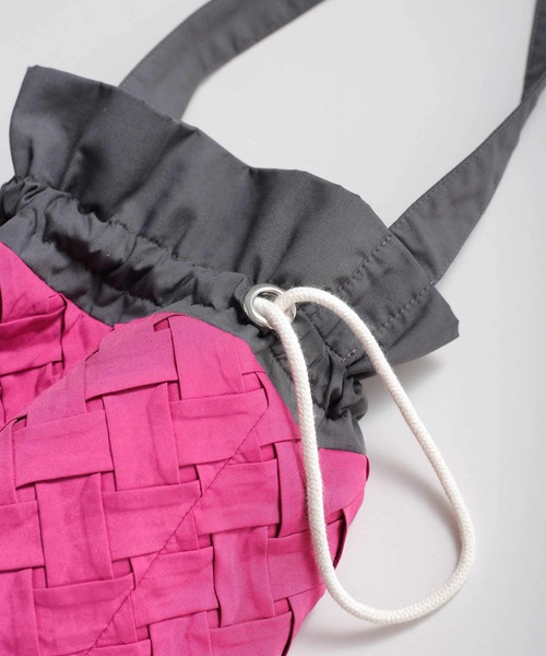 Kelen（ケレン）の「「KELEN / ケレン」 スモッキングデザインバッグ SUNNY（トートバッグ・レディース・ブルー/ブラック/イエロー/ピンク・FREE）」の11枚目の写真