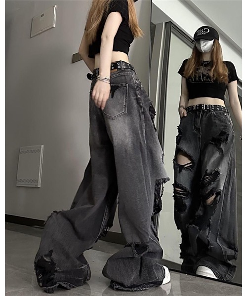 FUNdaysion(ファンデイション)の「クラッシュダメージルーズデニムパンツ(デニムパンツ・レディース・ブラック・M/L/S)」の13枚目の写真