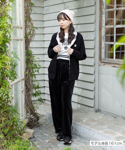 新品　タグ無し　MARY QUANT デイジー柄フードパーカー MARY QUANT（マリークワント）の「ダブルフェイスニットデイジー