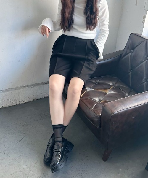 hugi(ハギ)の「FRILL BERMUDA SHORTS/フリルバルミューダパンツ(その他パンツ・レディース・ブラック・FREE)」の8枚目の写真