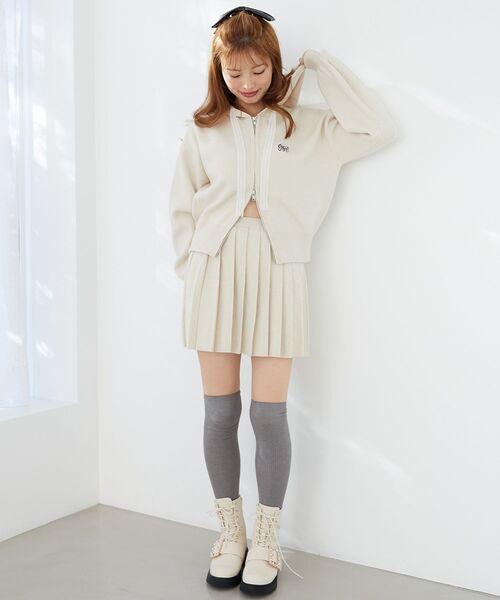 MAJESTIC LEGON（マジェスティックレゴン）の「ニットプリーツミニスカパン（スカート・レディース・ブラック/グレー/アイボリー・MEDIUM）」の4枚目の写真