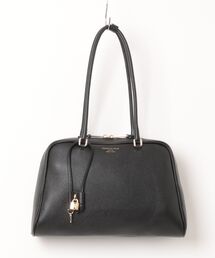 INTER-CHAUSSURES（インターショシュール）の「【CHRISTIAN VILLA】チャーム付きシュリンクレザーハンドバッグ(Q56336)（ハンドバッグ）」