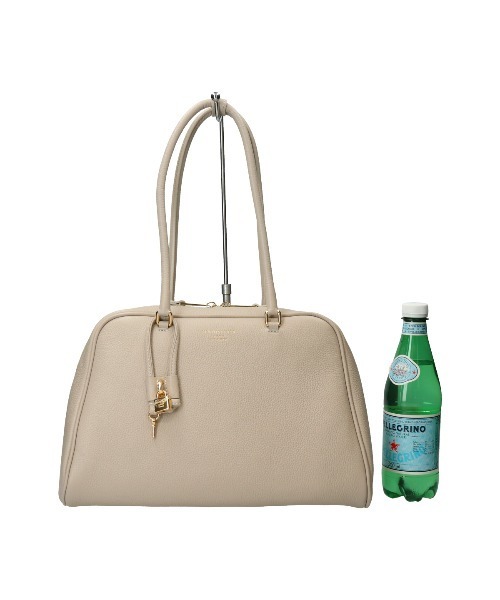 CHRISTIAN VILLA（クリスチャンヴィラ）の「【CHRISTIAN VILLA】チャーム付きシュリンクレザーハンドバッグ(Q56336)（ハンドバッグ・レディース・アイボリー/グレー・ALL）」の4枚目の写真