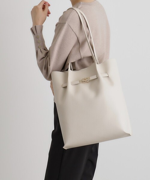 grove(グローブ)の「【A4】ベルトタックハンドルトート(トートバッグ・レディース・ダークグレー/ライトグレー/アイボリー/ブラック・00)」の1枚目の写真