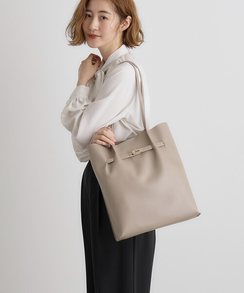 grove(グローブ)の「【A4】ベルトタックハンドルトート(トートバッグ・レディース・ダークグレー/ライトグレー/アイボリー/ブラック・00)」の21枚目の写真