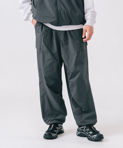 BEAMS HEART(ビームスハート)の「ウラメッシュ カーゴパンツ (撥水加工)(カーゴパンツ・メンズ・ブラック/チャコールグレー・SMALL/MEDIUM/LARGE)」の1枚目の写真