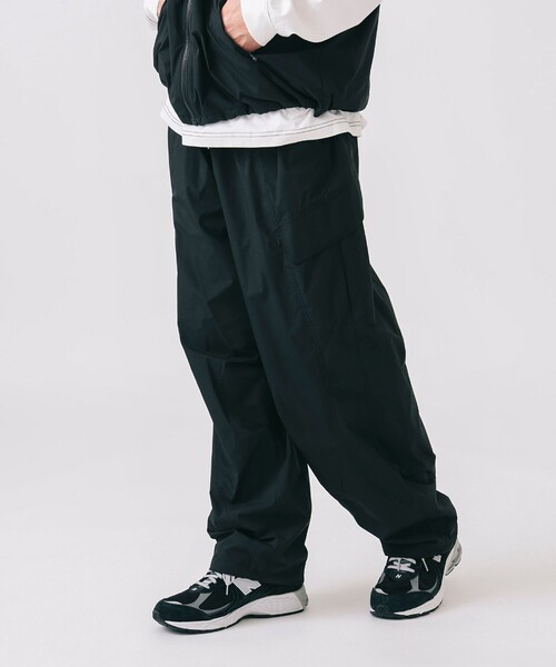 BEAMS HEART(ビームスハート)の「ウラメッシュ カーゴパンツ (撥水加工)(カーゴパンツ・メンズ・ブラック/チャコールグレー・SMALL/MEDIUM/LARGE)」の2枚目の写真