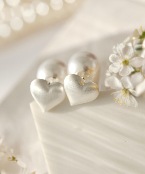 ANOH（アノー）の「ハートバックキャッチピアス（ピアス（両耳用）・レディース・ゴールド/シルバー・FREE）」の4枚目の写真