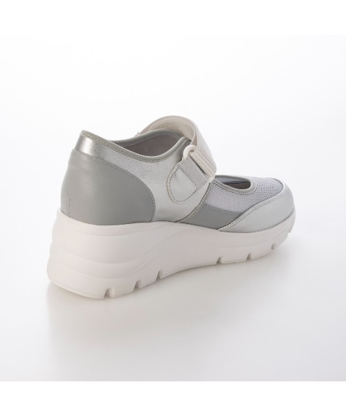 ing(イング)の「【WEB限定】厚底メッシュストラップスニーカー(スニーカー・レディース・ブラック/アイボリー/シルバー・S/M/L)」の19枚目の写真