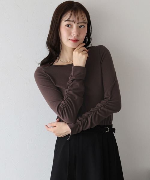 BLUEEAST(ブルーイースト)の「シャーリング袖カットソー(Tシャツ/カットソー・レディース・ホワイト/ブラック/ベージュ/ピンクベージュ/ブラウン・MEDIUM)」の3枚目の写真