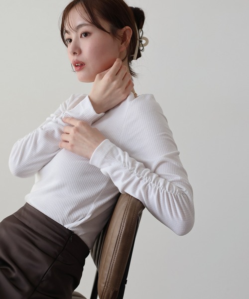 BLUEEAST(ブルーイースト)の「シャーリング袖カットソー(Tシャツ/カットソー・レディース・ホワイト/ブラック/ベージュ/ピンクベージュ/ブラウン・MEDIUM)」の1枚目の写真