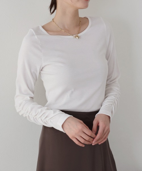 BLUEEAST(ブルーイースト)の「シャーリング袖カットソー(Tシャツ/カットソー・レディース・ホワイト/ブラック/ベージュ/ピンクベージュ/ブラウン・MEDIUM)」の8枚目の写真