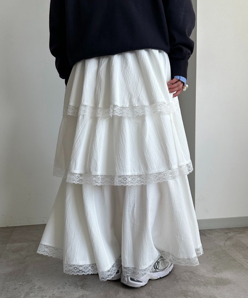apres jour mignon(アプレジュールミニョン)の「レースツキティアードロングスカート【ZOZOTOWN限定アイテム】(スカート・レディース・オフホワイト/ブラック・X-LARGE/MEDIUM/SMALL)」の4枚目の写真