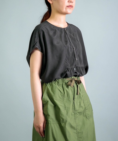 OMNIGOD（オムニゴッド）の「[ OMNIGOD womens / オムニゴッド ] レーヨンキュプラシルク アトリエフレンチスリーブシャツ（シャツ/ブラウス・レディース・ミント/ボルドー/チャコールグレー・FREE）」の8枚目の写真