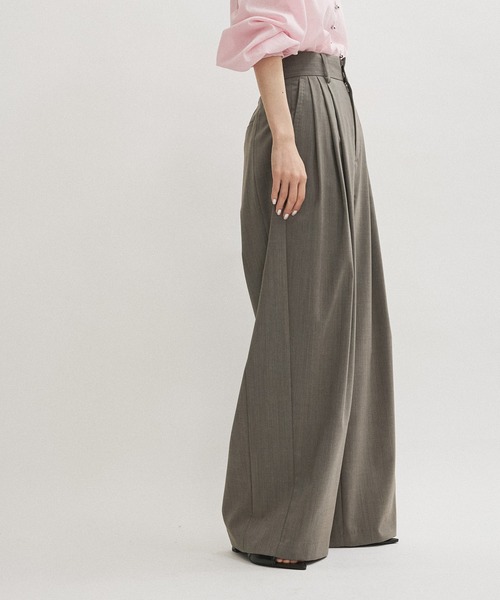 ADAM ET ROPE'(アダムエロペ)の「【サステナブル】3タックトロピカルスラックス(スラックス・レディース・グレー系その他/ブラック・38/36)」の15枚目の写真