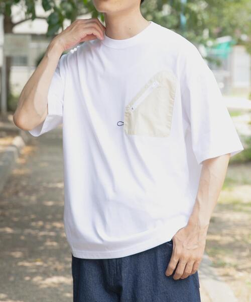 ITEMS URBANRESEARCH（アイテムズ アーバンリサーチ）の「ジップポケットキリカエクルーネックTシャツ（Tシャツ/カットソー・メンズ・チャコールグレー/ブラック/グレー系その他/カーキ/ホワイト・MEDIUM/LARGE/X-LARGE）」の2枚目の写真