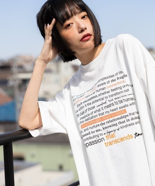 PBLIM(ページボーイリム)の「《UNISEX》テキストロゴTシャツ(Tシャツ/カットソー・レディース・オフホワイト/ブラック・MEDIUM/LARGE)」の2枚目の写真