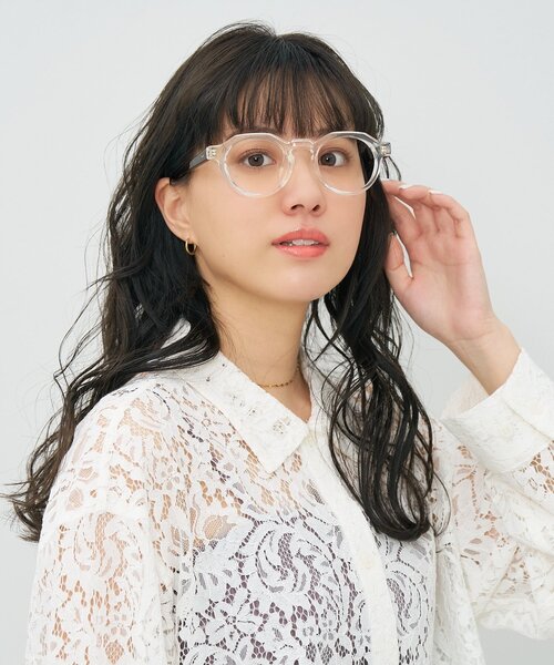 Zoff(ゾフ)の「ボストン型 メガネ|軽量|太縁|黒縁フレーム|伊達メガネ|ユニセックス|読書|ビジネス|Zoff|CLASSIC (クラシック)(メガネ・レディース・クリア/ダークブラウン/ライトグレー系/ブラック・FREE)」の6枚目の写真