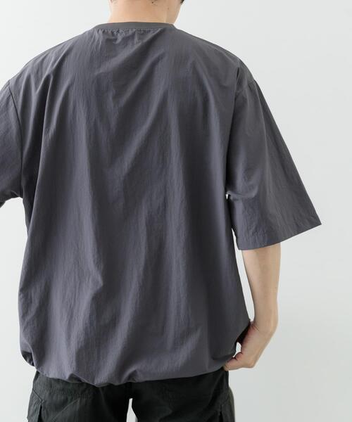 ITEMS URBANRESEARCH（アイテムズ アーバンリサーチ）の「『撥水/イージーケア/接触冷感/UVカット』タスランナイロンクルーネックドロストTシャツ（Tシャツ/カットソー・メンズ・ブラック/ネイビー/チャコールグレー・MEDIUM/LARGE）」の9枚目の写真