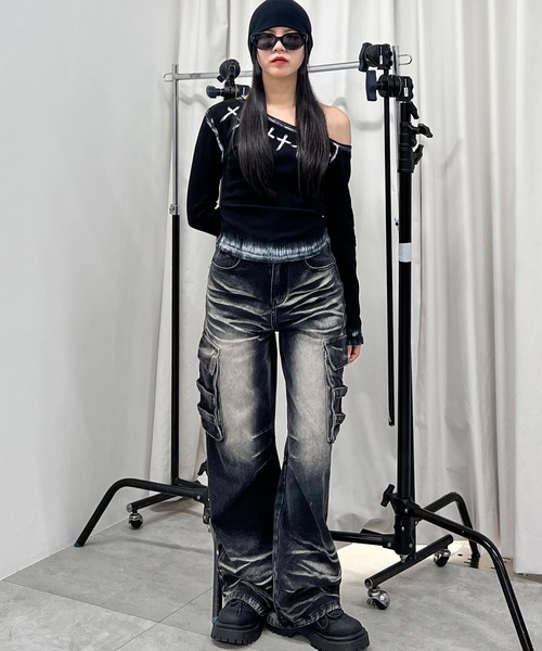 Figments（フィグメンツ）の「クロスペイントワンショルダー（Tシャツ/カットソー・レディース・ブラック・FREE）」の4枚目の写真