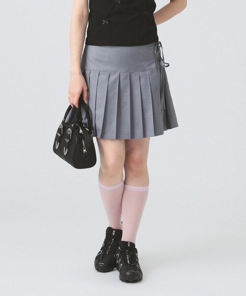 Ray BEAMS(レイビームス)の「プリーツ ダブル リボン ミニスカート(スカート・レディース・ライトグレー/ネイビー・1/0)」の2枚目の写真