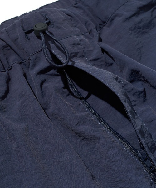 FIRST DOWN(ファーストダウン)の「FIRST DOWN TASLAN NYLON ACTIVE PANTS(ファーストダウン タスランナイロン アクティブパンツ)(その他パンツ・メンズ・ネイビー/ブラック・MEDIUM/LARGE/X-LARGE)」の4枚目の写真